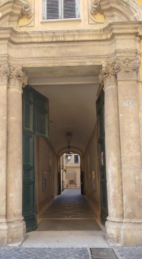 Chiara's Place At Pantheon - Your In Apartamento